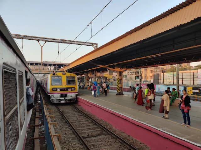 Nalasopara Railway Station thumb 3