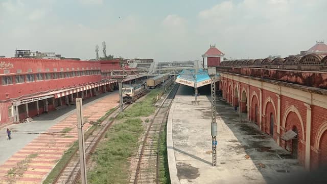 Agra Fort Railway Station thumb 4