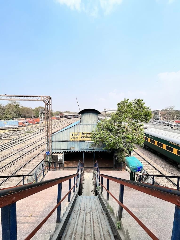 Delhi Kishanganj Railway Station 3