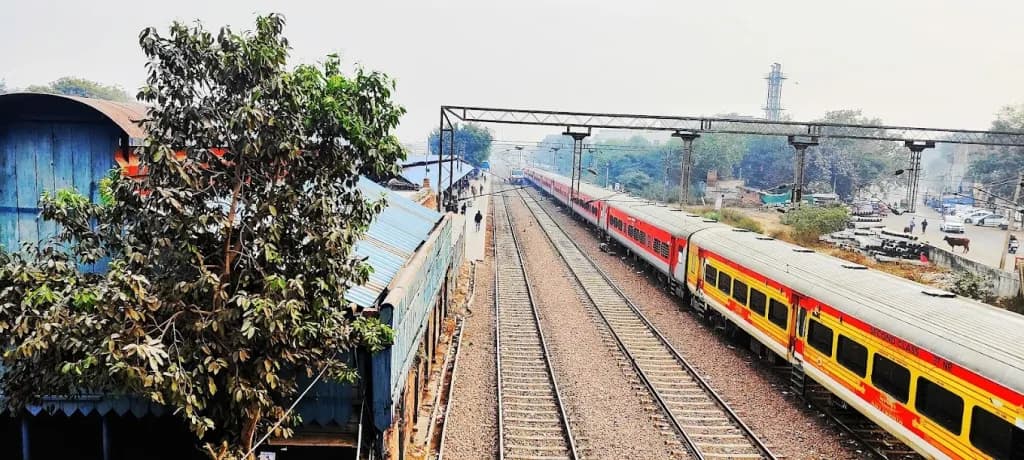 Delhi Kishanganj Railway Station 2