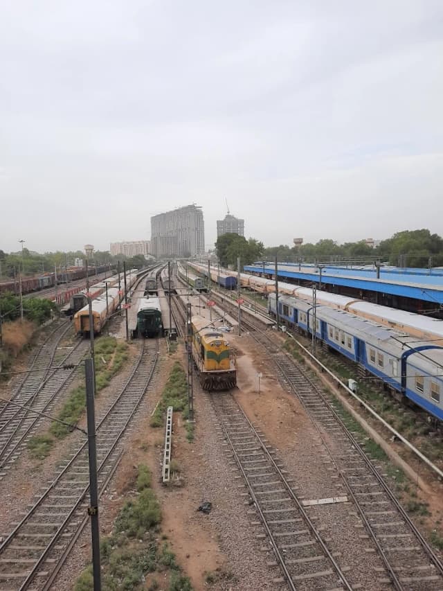 Delhi Sarai Rohilla Railway Station thumb 2