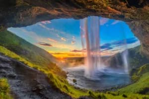 7‑Day Iceland Tour Package: Waterfalls, Glacier & Geothermal Baths