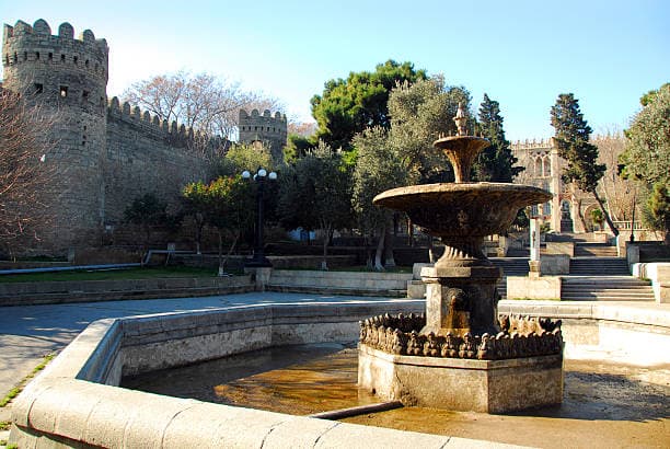 Fountains Square Baku: Hub of Culture, Entertainment & History