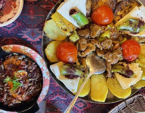 Qaynana Restaurant 7