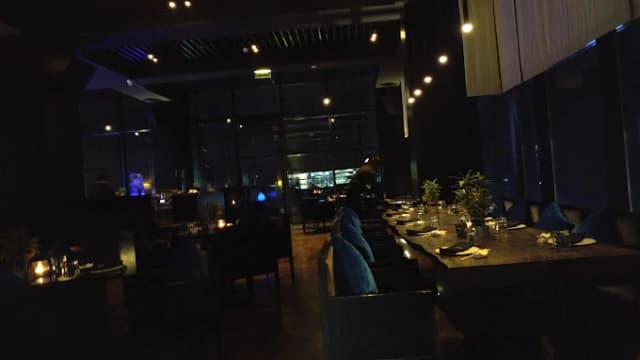 W Club Lounge thumb 2
