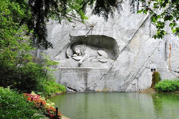 Lion Monument 3