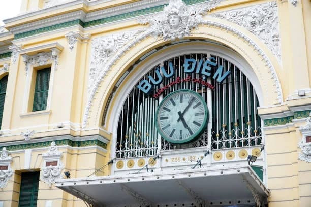 Saigon Central Post Office thumb 2