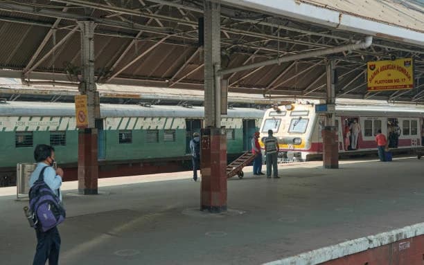 Sainagar Shirdi Railway Station thumb 5
