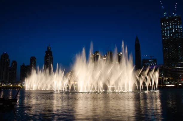 The Dubai Fountain thumb 9