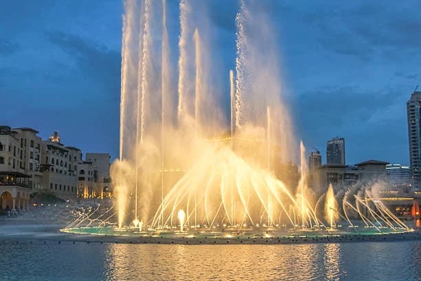 The Dubai Fountain thumb 7
