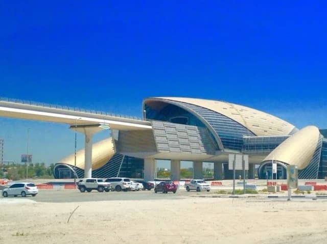 Al Jadaf Metro Station thumb 5