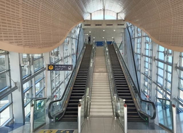 Al Jadaf Metro Station thumb 2