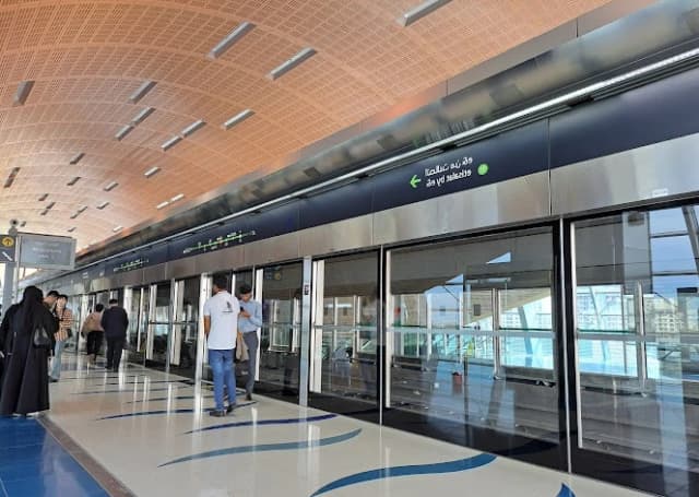 Al Jadaf Metro Station thumb 1