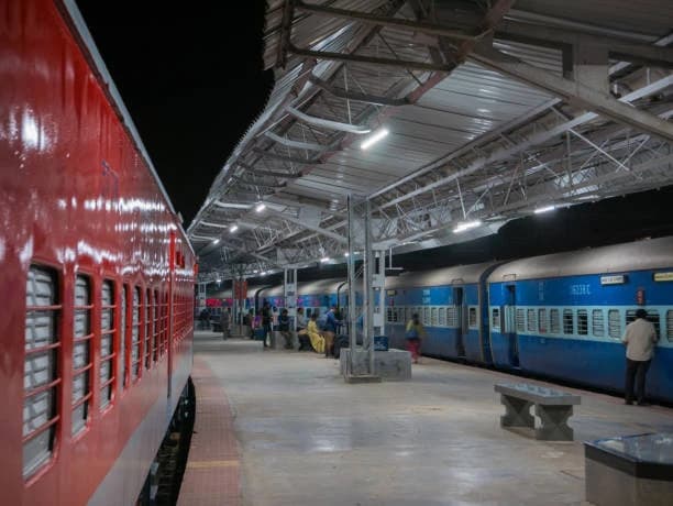 Delhi Cantt Railway Station thumb 2