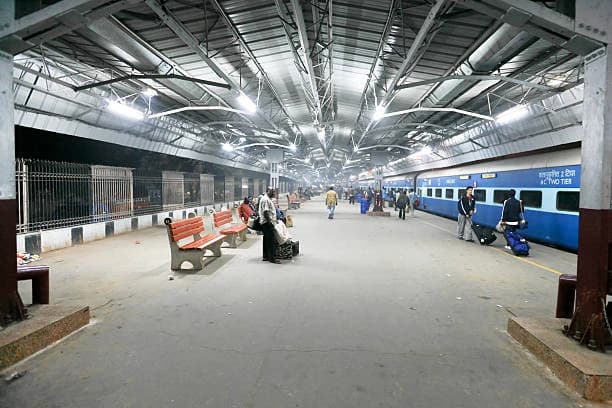 Delhi Cantt Railway Station thumb 5