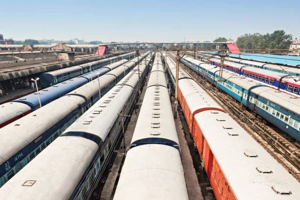 Delhi Cantt Railway Station thumb 8