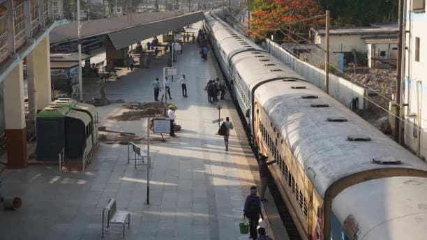 Delhi Cantt Railway Station 11