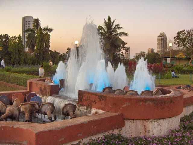 Hanging Gardens of Mumbai thumb 5