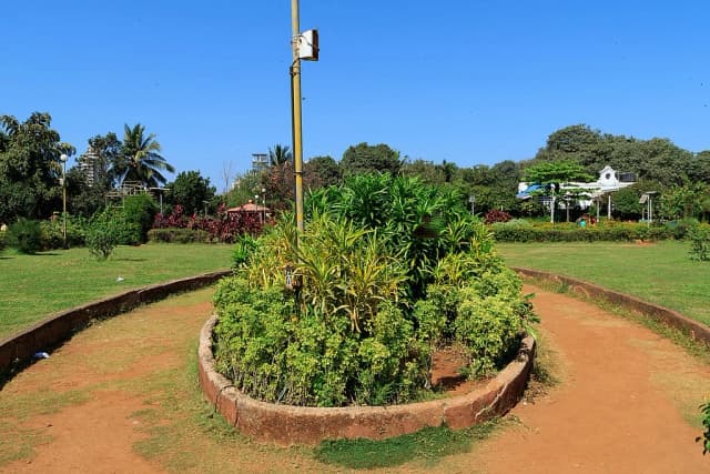 Hanging Gardens of Mumbai thumb 4