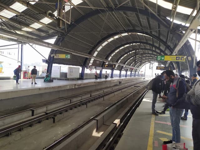 Anand Vihar Metro Station thumb 1