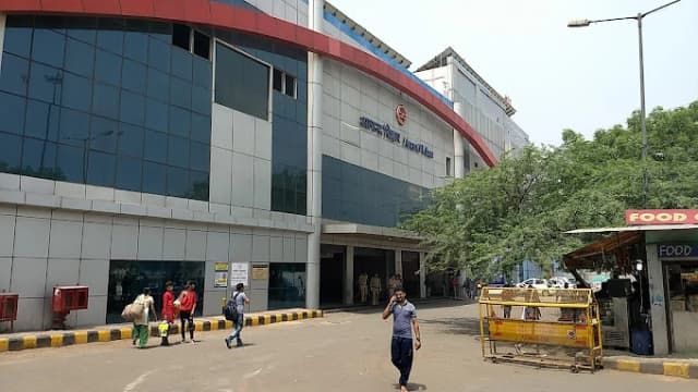 Anand Vihar Metro Station thumb 2