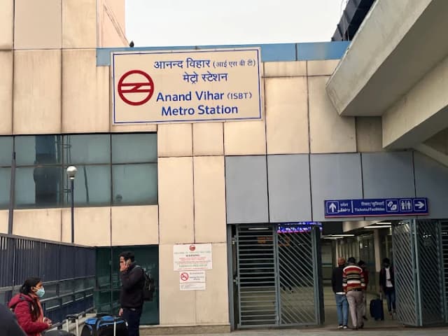Anand Vihar Metro Station thumb 3