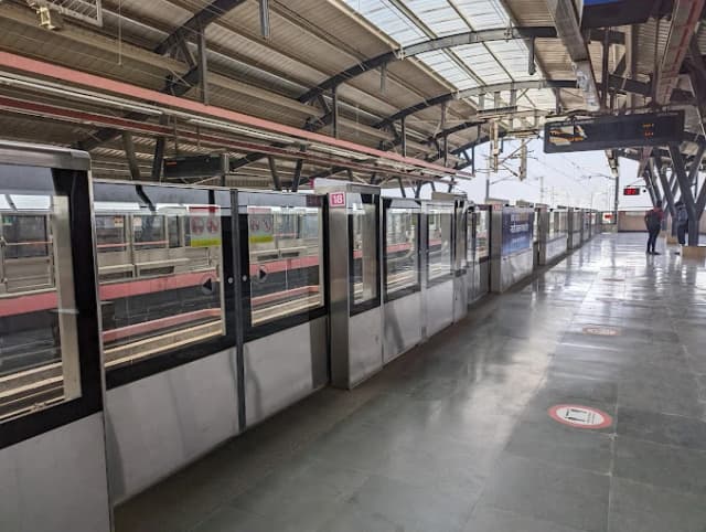 Karkarduma Metro Station thumb 1