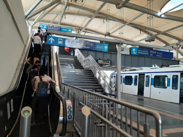 Sikanderpur Metro Station thumb 2