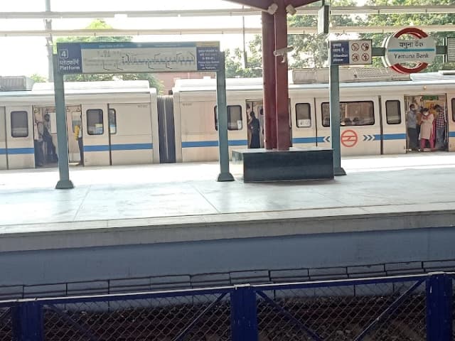 Yamuna Bank Metro Station thumb 1