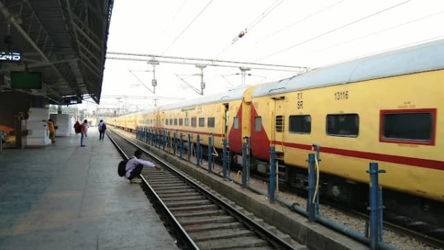 Agra Cantonment thumb 7