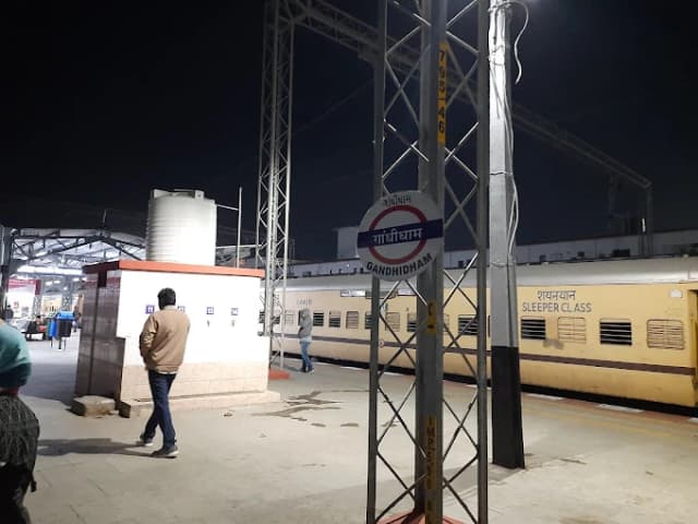 Gandhidham Junction thumb 4