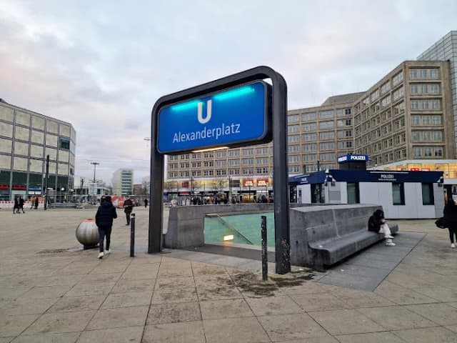 Berlin Alexanderplatz thumb 2