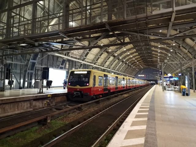 Berlin Alexanderplatz thumb 3