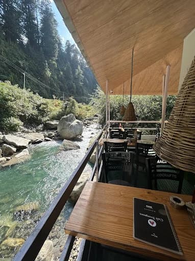 Cafe Evergreen Manali 6