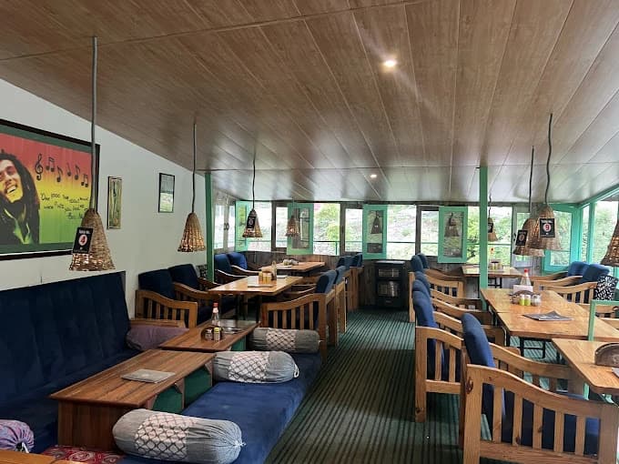 Cafe Evergreen Manali 4