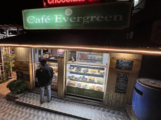 Cafe Evergreen Manali 5