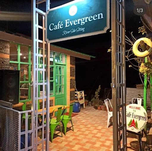Cafe Evergreen Manali 3