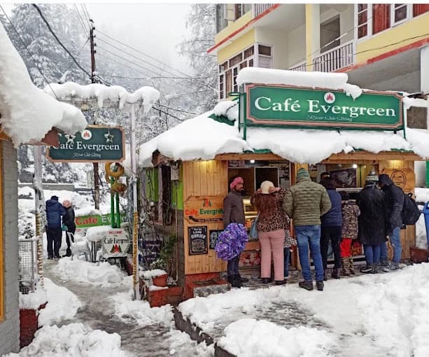 Cafe Evergreen Manali 1