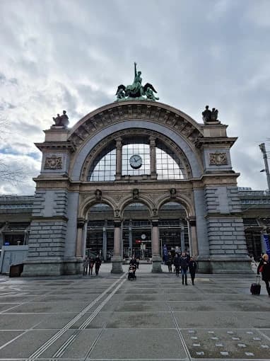Luzern Railway Station thumb 5