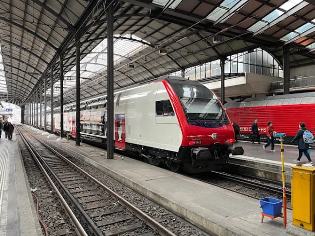 Luzern Railway Station thumb 1