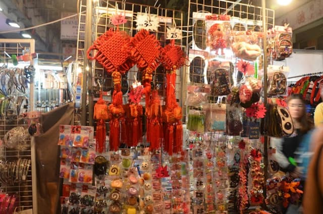 Temple Street Night Market thumb 1
