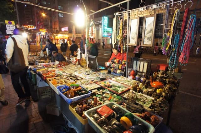 Temple Street Night Market thumb 3