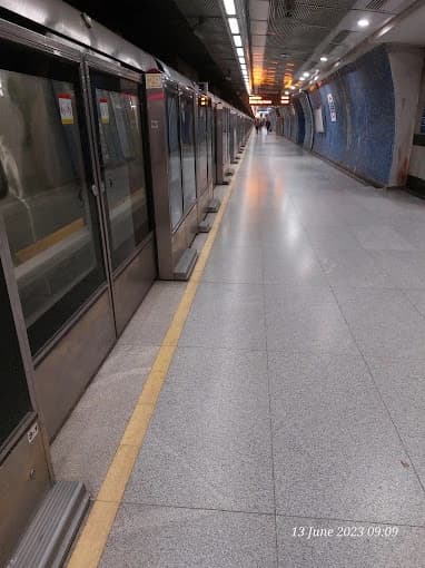 Chawri Bazar Metro Station 5