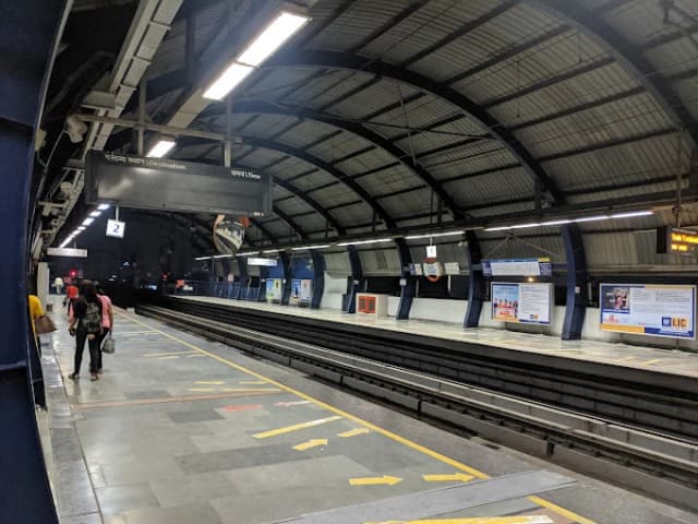 Haiderpur Badli Mor Metro Station thumb 1