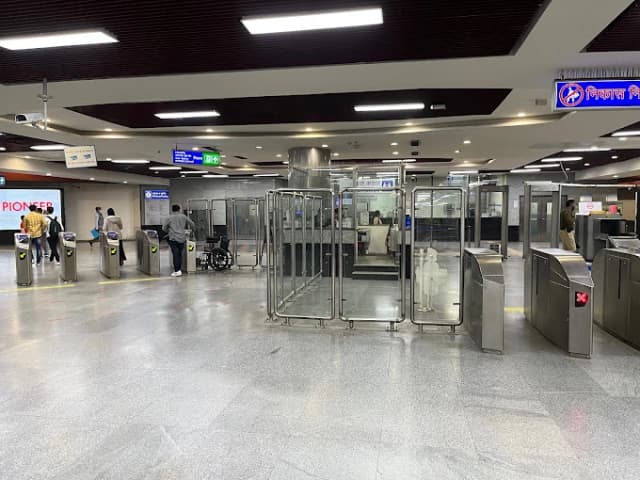 ITO Metro Station thumb 5