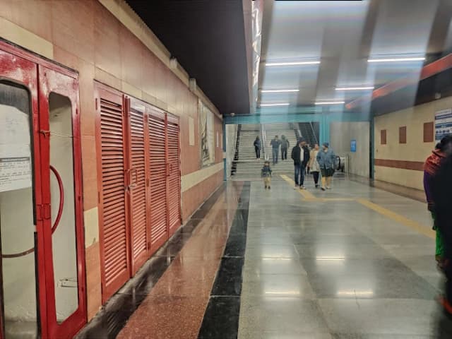 Jawaharlal Nehru Stadium Delhi Metro Station thumb 2