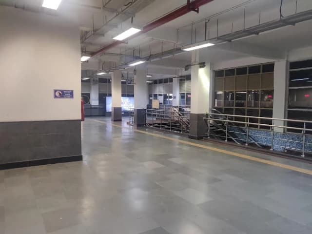 Kailash Colony Delhi Metro Station thumb 4