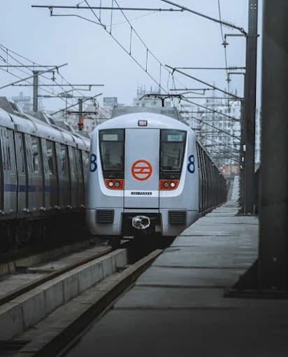 Kaushambi Delhi Metro Station thumb 4