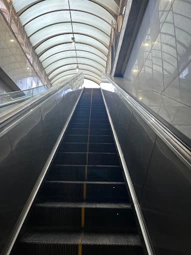 Khan Market Delhi Metro Station thumb 4