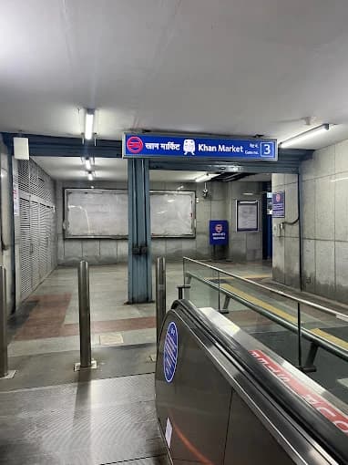 Khan Market Delhi Metro Station thumb 3